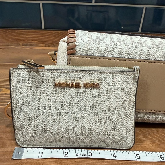 Michael Kors Cream and Tan Signature Small Satchel & little wallet - Picture 3 of 12